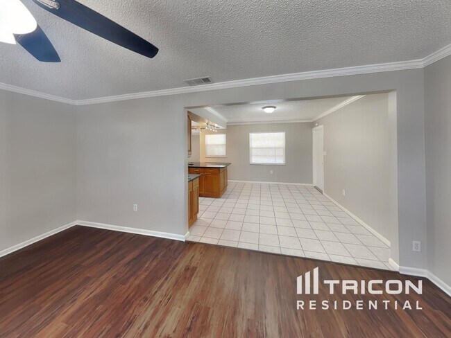 Foto del edificio - 328 Heather Ave