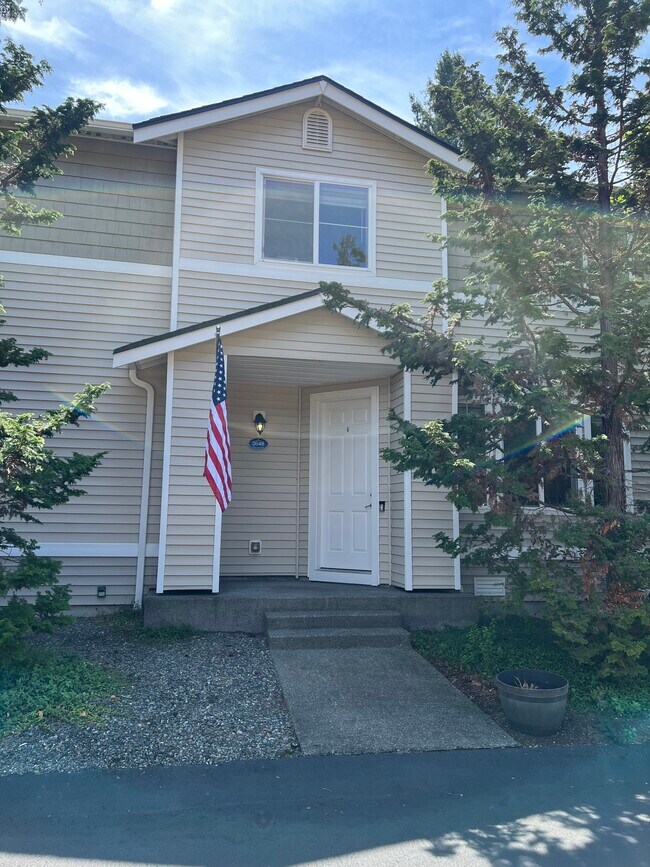 Foto del edificio - 2648 Mitchell Ave
