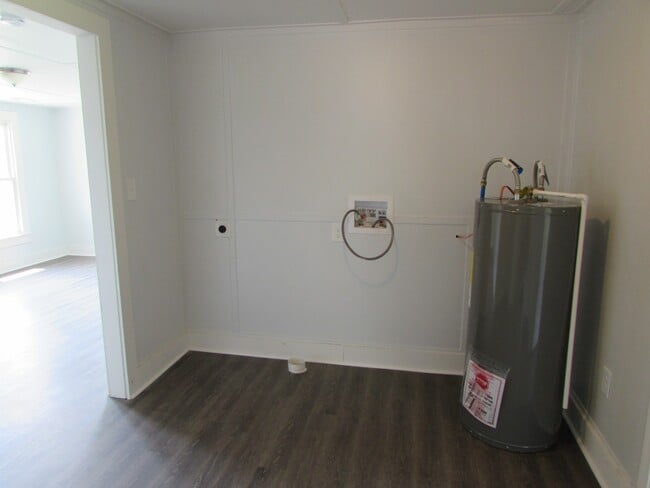 Foto del edificio - Charming 2 Bed/ 1 Bath Brick Ranch - Located in China Grove - Move in Ready - Large Lot
