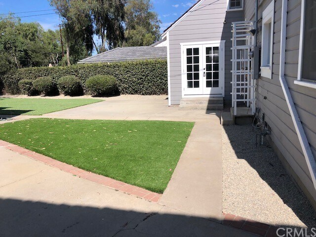 Building Photo - 3720 Palos Verdes Dr N