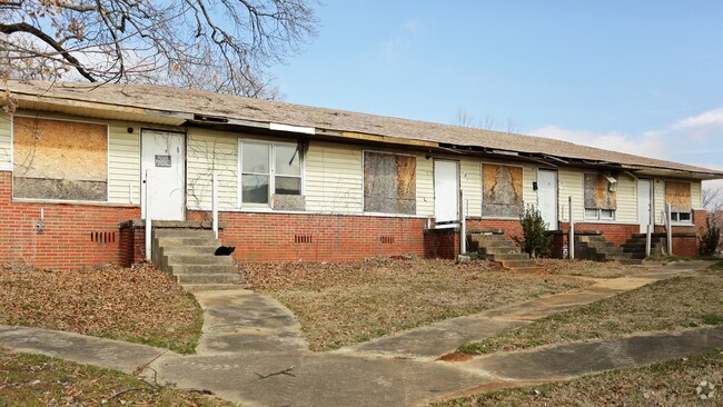 Building Photo - 801 6th St W