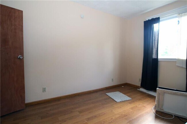 Building Photo - 368 N Evaline St