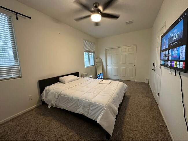 Foto del edificio - Layton lake oversized private room