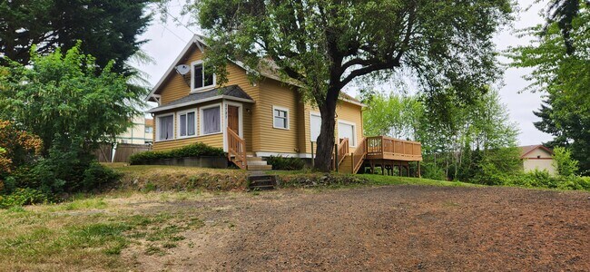 Building Photo - 1727 Marguerite Ave