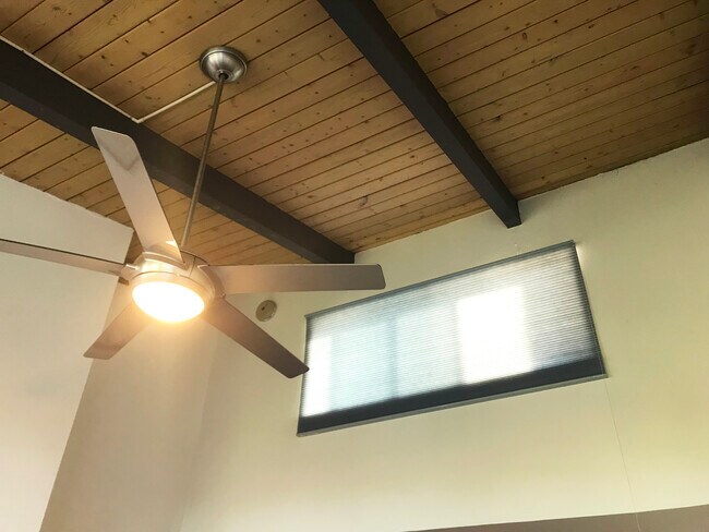 Foto del edificio - 4900 Overland Ave