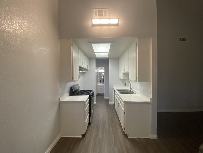 Building Photo - 1707 W 149th St