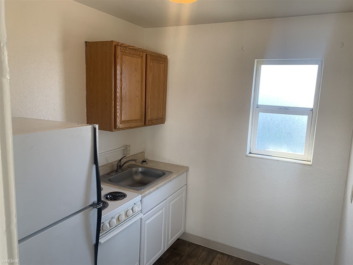 Studio, 1 bath - 2795 E 4th St Unit 7 7 - Studio, 1 bath  - 2795 E 4th St Unit 7 7