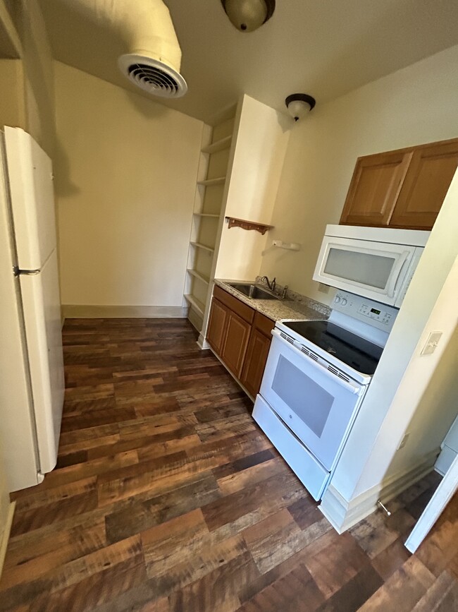 Building Photo - 69 Market St