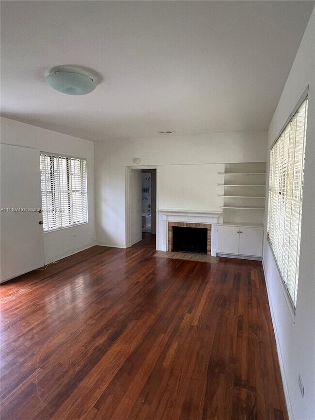 Foto del edificio - 661 NE 51st St
