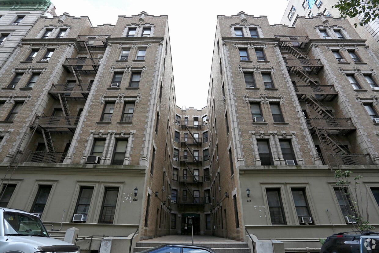 Foto del edificio - 610-616 West 157th St