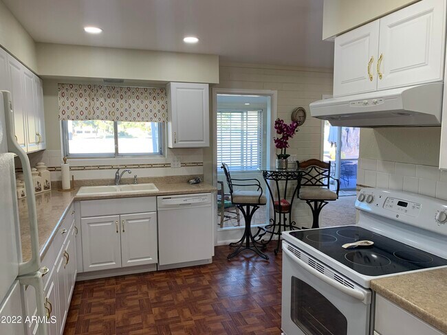 Foto del edificio - 10138 W Pinehurst Dr