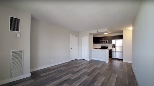 Living Area - 875 N State St