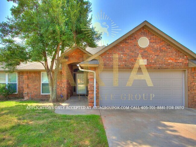Building Photo - Four Bedroom 2 Bath Moore House Available ...