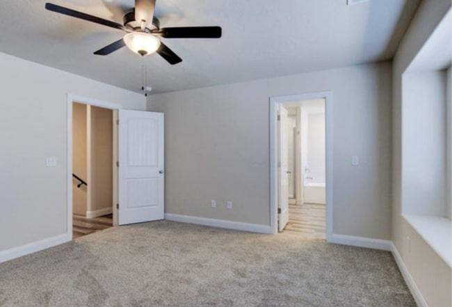 Building Photo - 668 E Fiddlers Canyon Rd