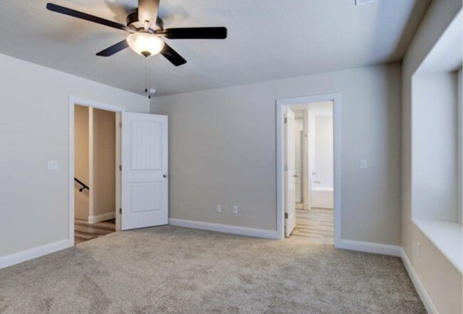 Foto del edificio - 668 E Fiddlers Canyon Rd