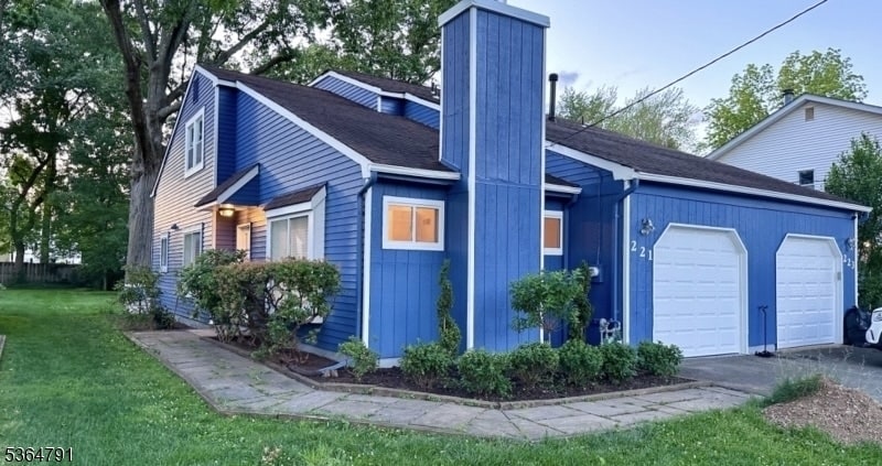 Primary Photo - 221 Myrtle Ave