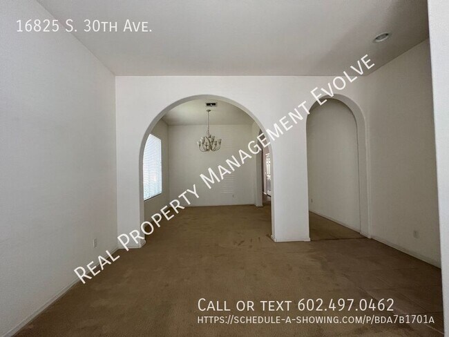 Building Photo - Spacious and Cozy Home