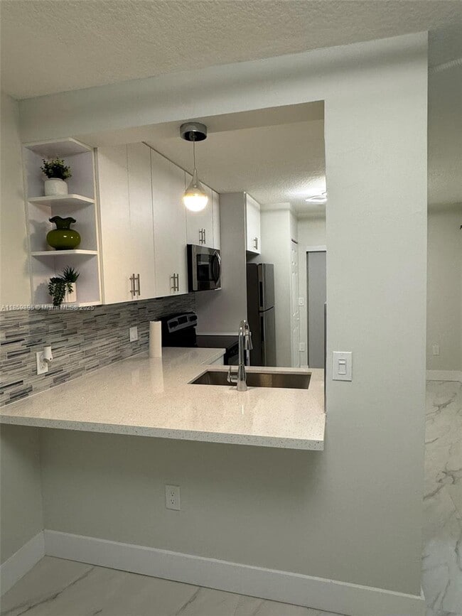 Foto del edificio - 7930 NW 7th St