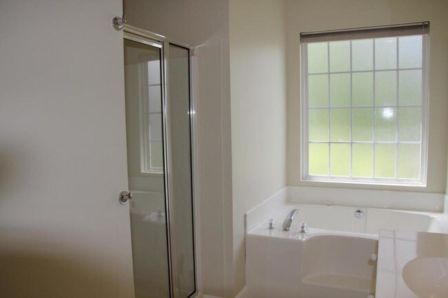 Building Photo - 1721 Wyngate Cir