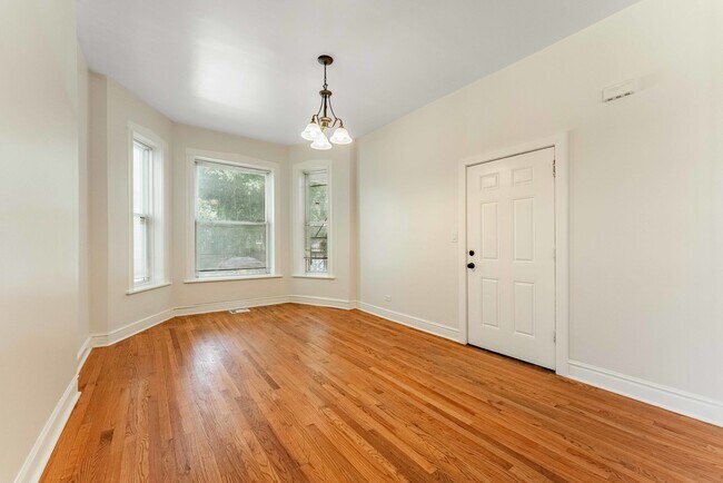 Foto del edificio - 856 N Lawndale Ave