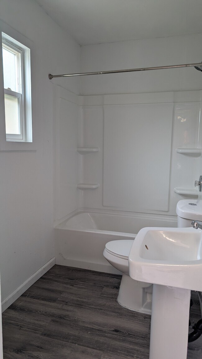 Foto del edificio - 7461 Rollingwood Blvd