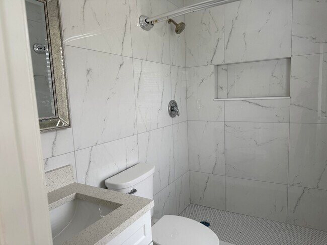 Foto del edificio - 1370 Birkdale Dr