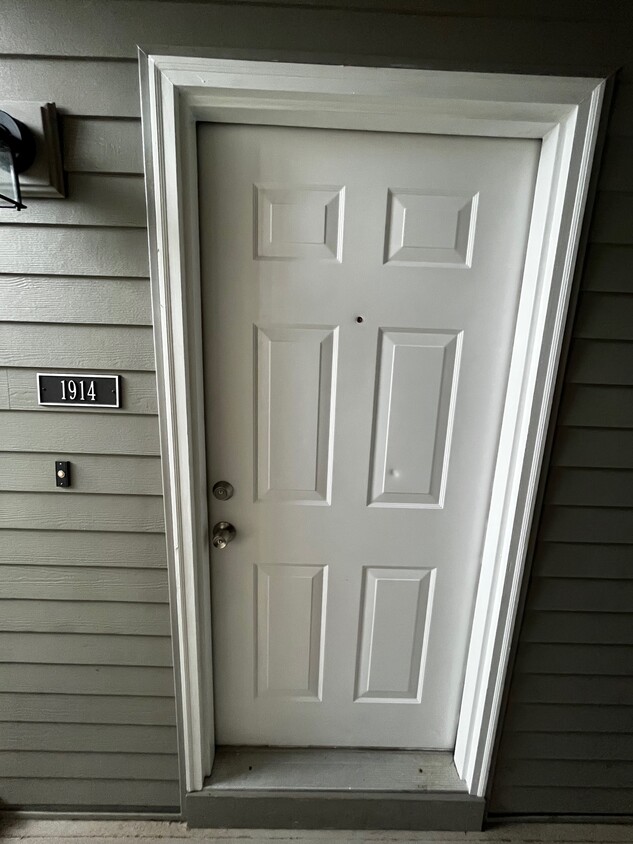 Entrance - 1914 Ravens Crest Dr