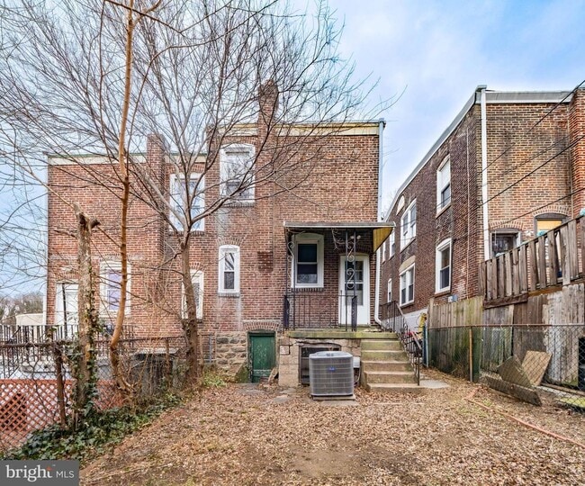 Building Photo - 132 Lauriston St