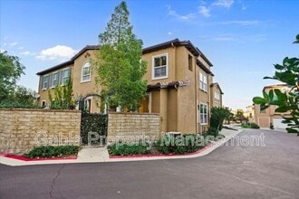 Building Photo - 27023 Fairway Ln