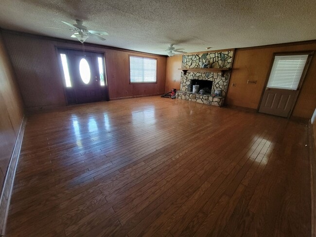 Building Photo - 1351 Old Ray City Rd