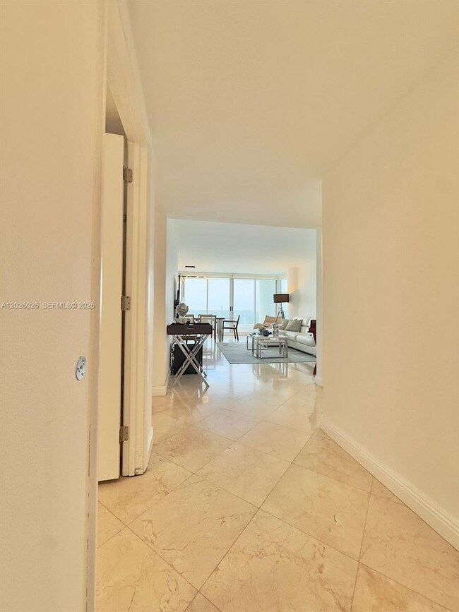 Foto del edificio - 16400 Collins Ave