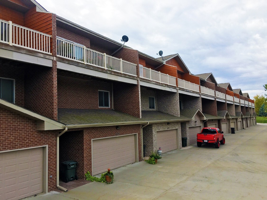 Primary Photo - 14255-14275 Ellison Ave