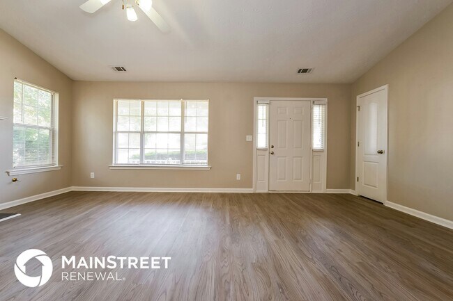 Foto del edificio - 5781 Creekside Dr