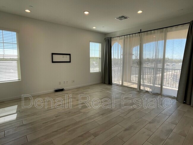 Foto del edificio - 784 S Hawk Ln