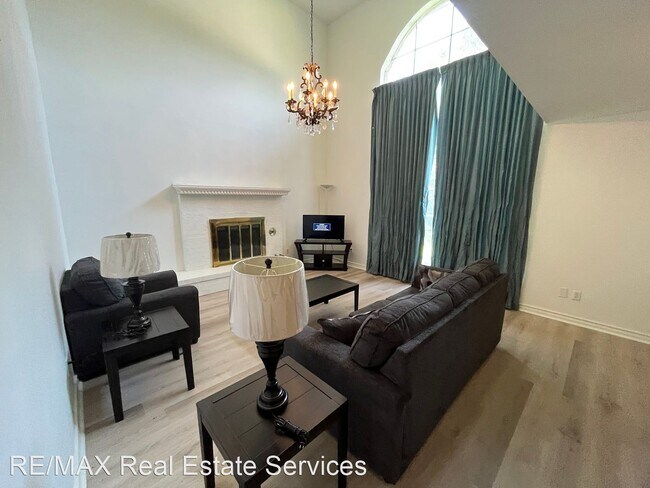 Building Photo - 3 br, 2.5 bath House - 902 East Kings Hwy