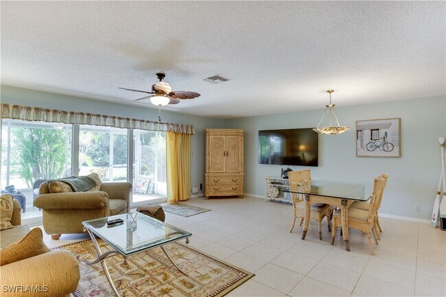 Foto del edificio - 385 Palm Dr