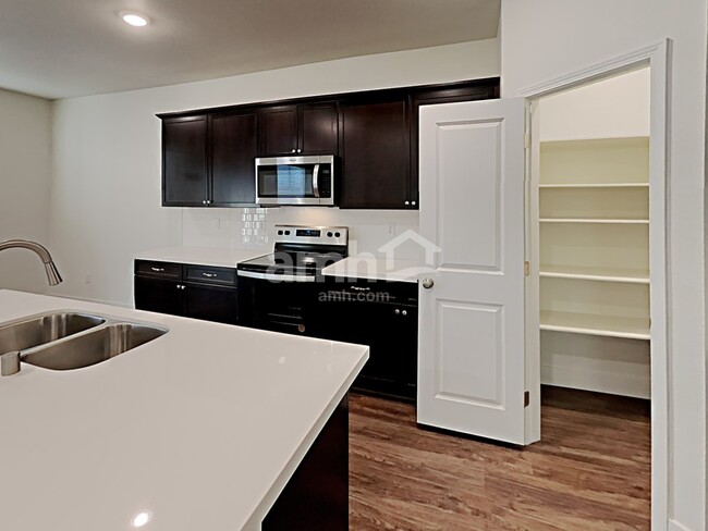 Building Photo - 2106 Reaves Way