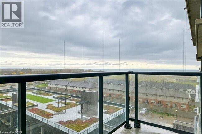 Photo du bâtiment - 550 N Service Rd