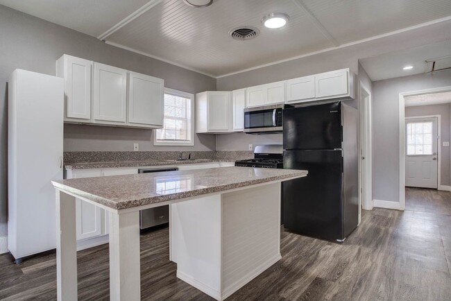 Foto del edificio - Three Bedroom near TTU Campus. Pre-Leasing...