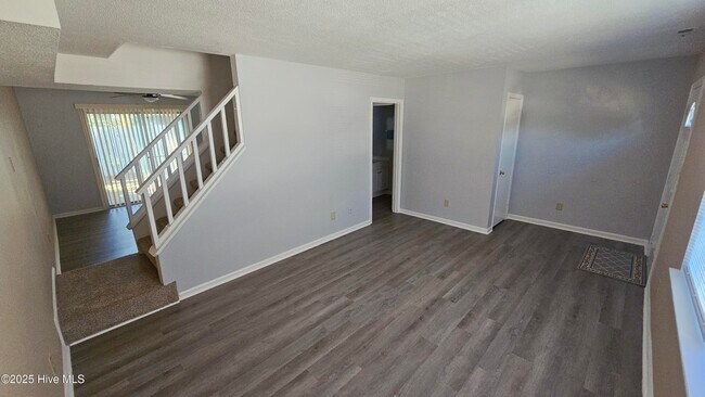 Foto del edificio - 502 Myrtlewood Cir