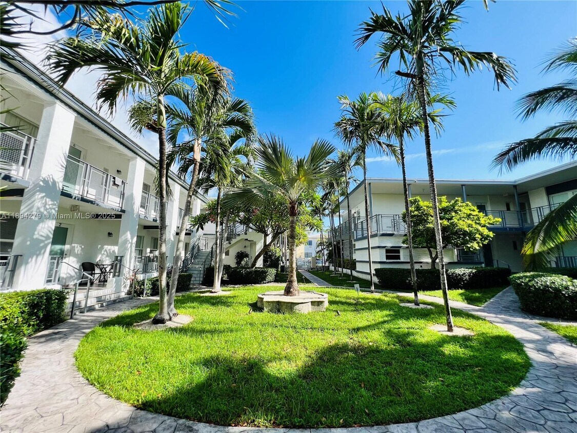 Primary Photo - 950 Bay Dr