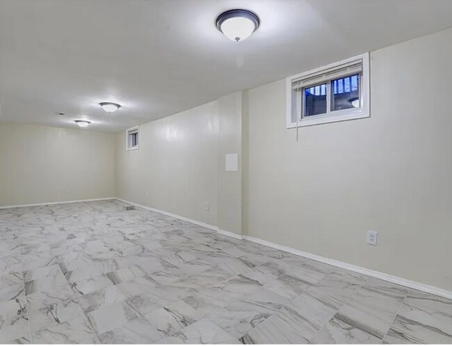 Building Photo - 5516 Willow Ave