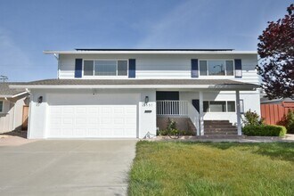 Building Photo - 1557 Glencrest Dr