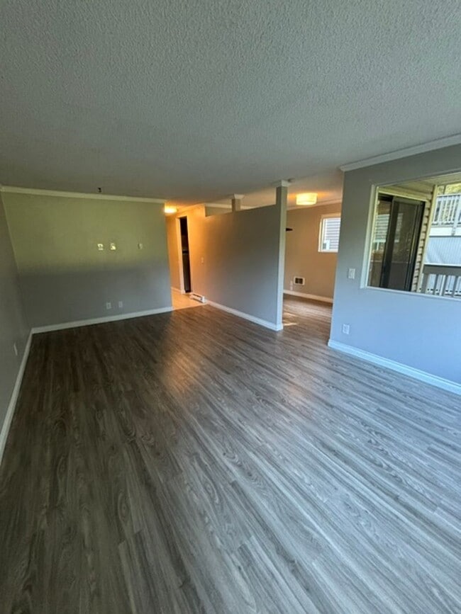 Building Photo - 2 Marigold Dr
