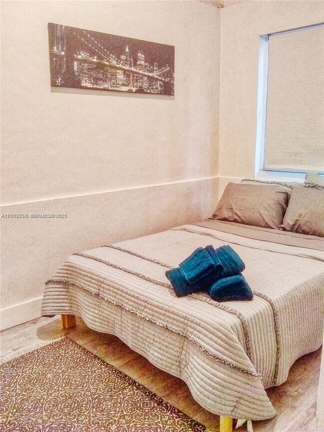 Foto del edificio - 142 NE 56th St