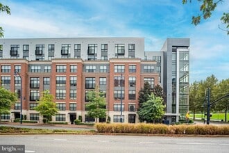 Building Photo - 145 Riverhaven Dr