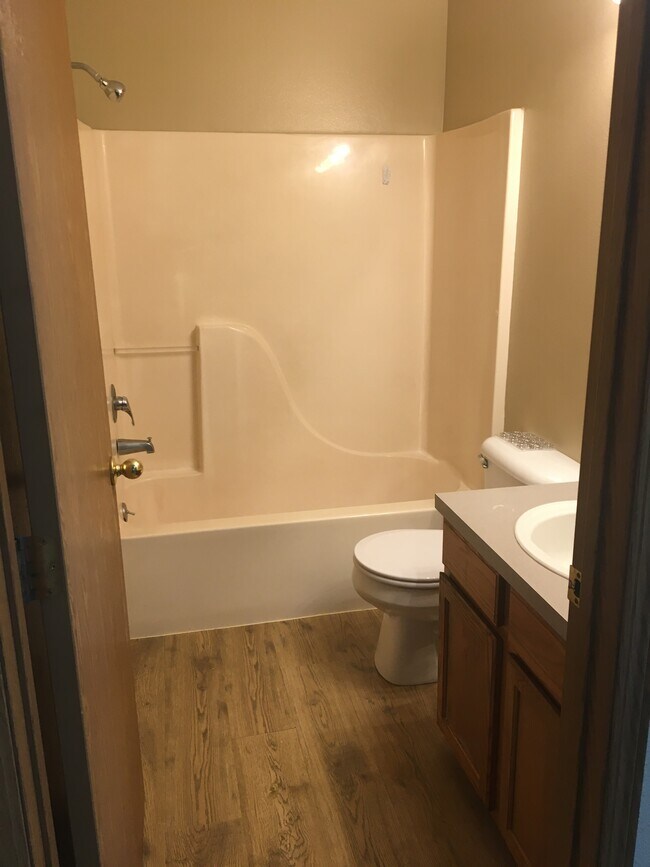 Building Photo - 1406 N Cora St