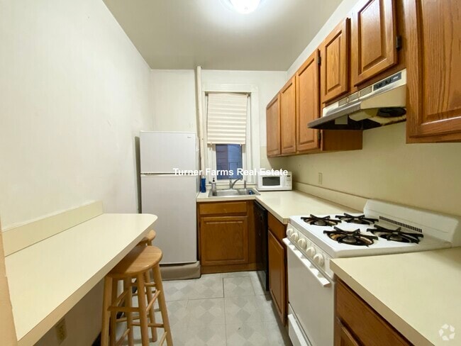 Building Photo - 465 Park Dr