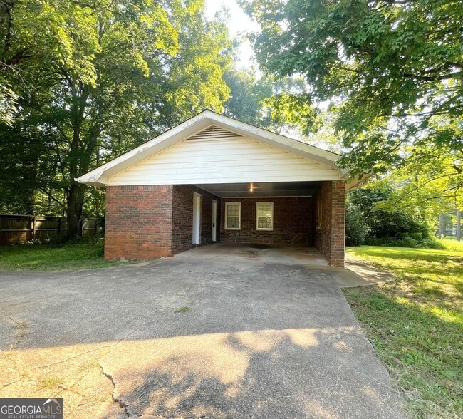Building Photo - 809 Beulah Church Rd