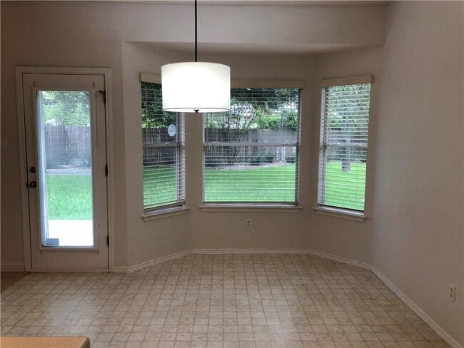 Building Photo - 1515 Lochaline Loop